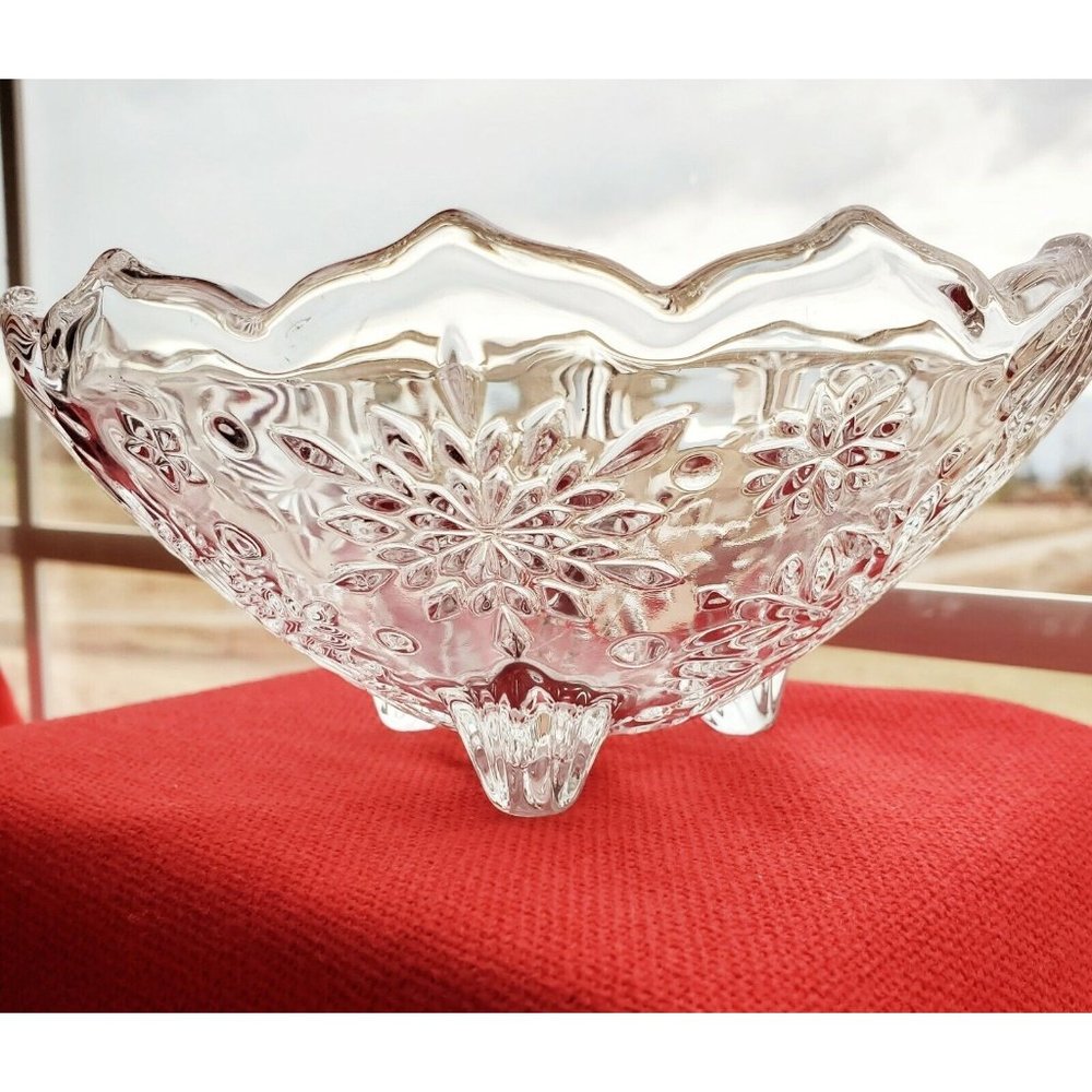 Vintage Mikasa Holiday Classics Snowflake Bowl 6.5" German crystal 3 footed base - Picture 1 of 7
